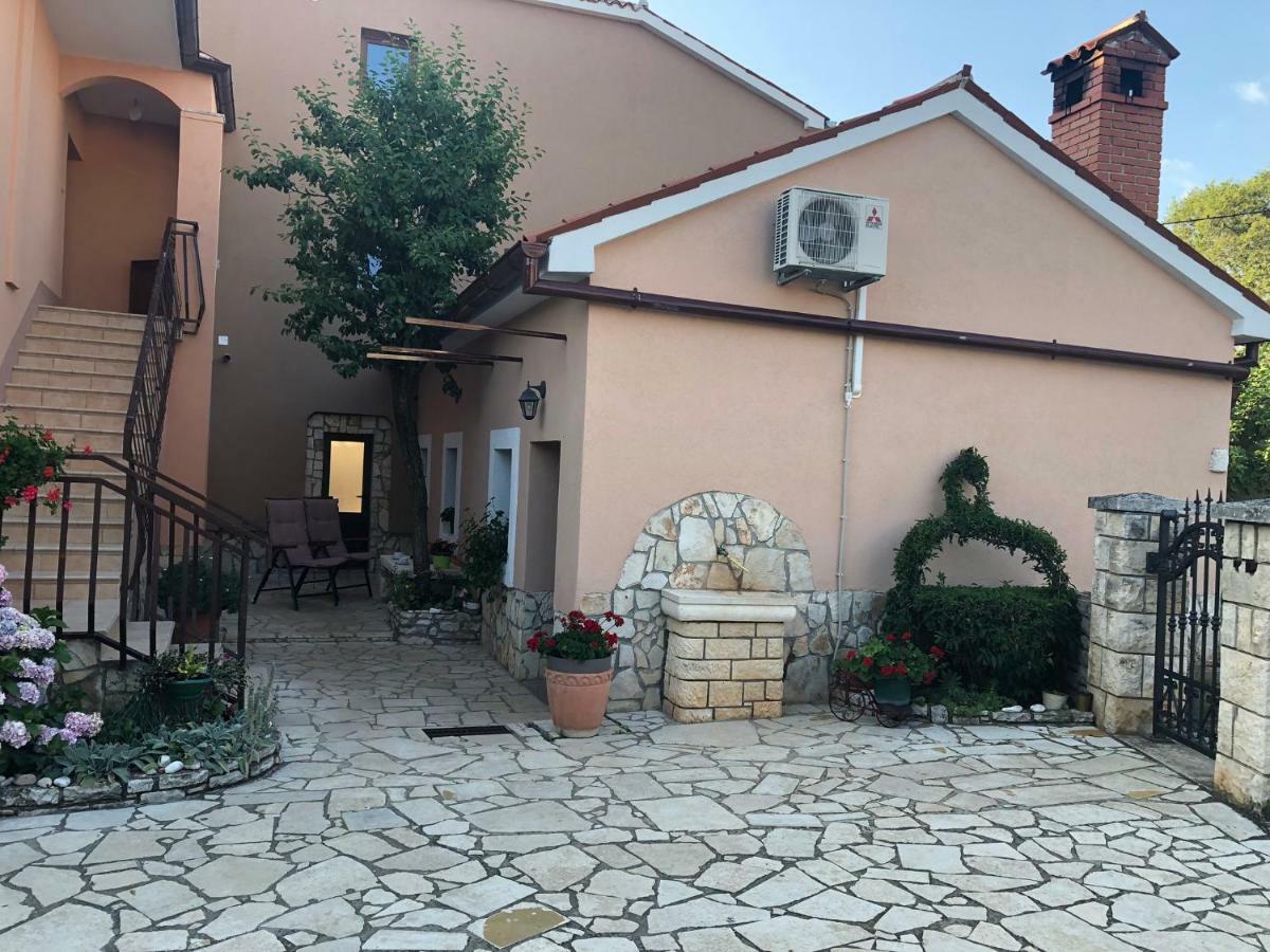 Apartment Teta Jana Smoljanci